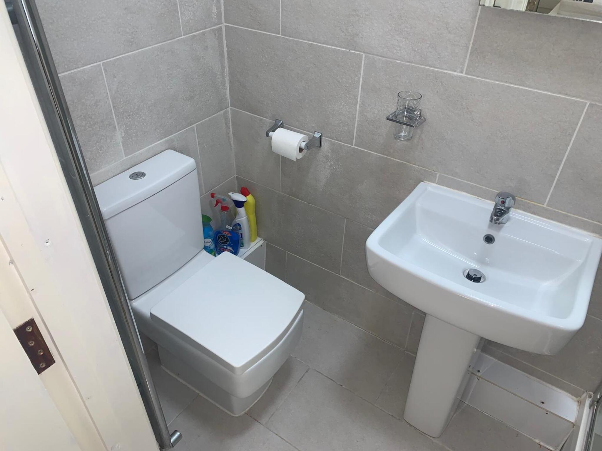 Room Lonsdale Road in Wolverhampton
