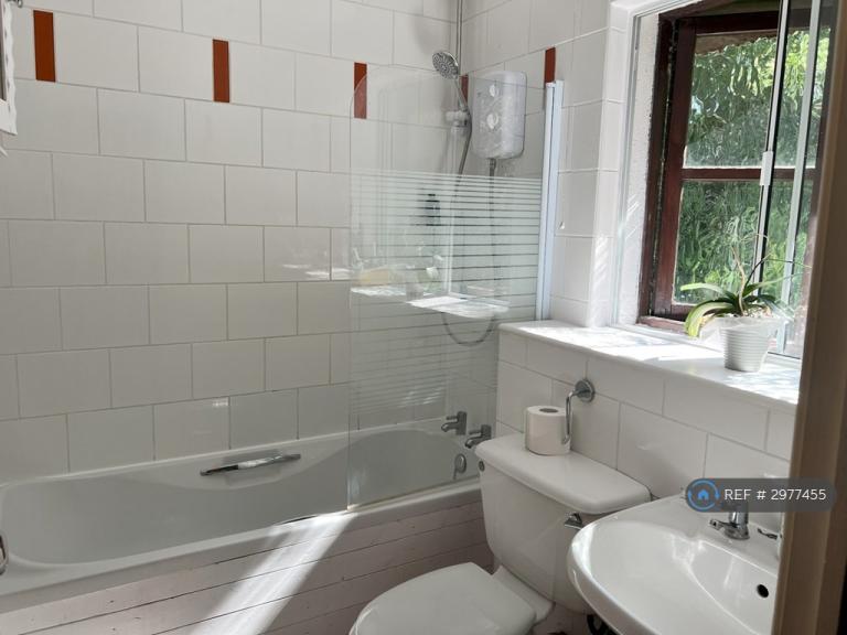 Flat Osprey Close in Hertsmere