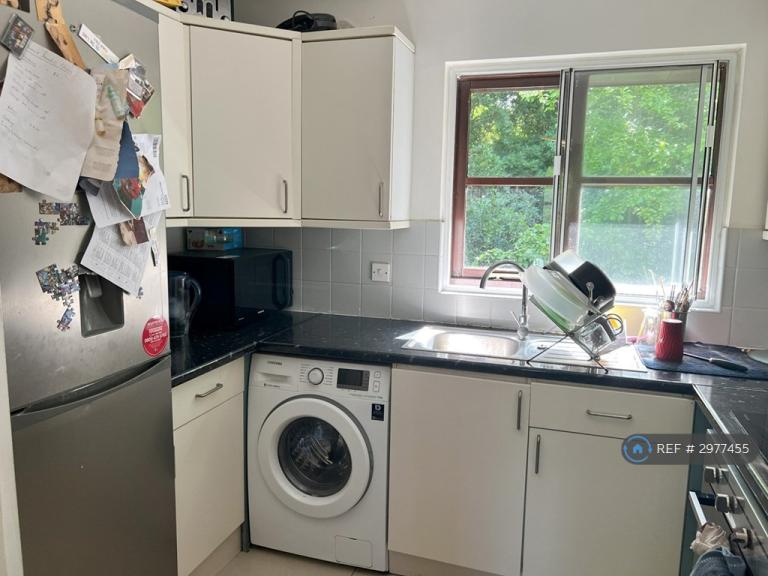 Flat Osprey Close in Hertsmere