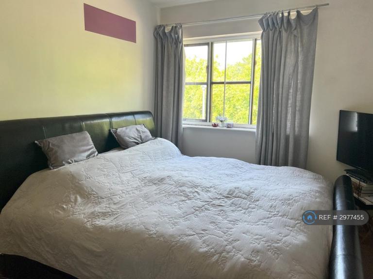 Flat Osprey Close in Hertsmere