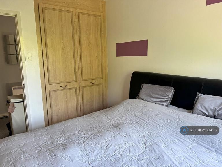 Flat Osprey Close in Hertsmere
