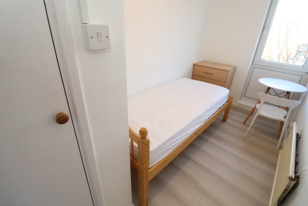 Room Globe Road in Greater London