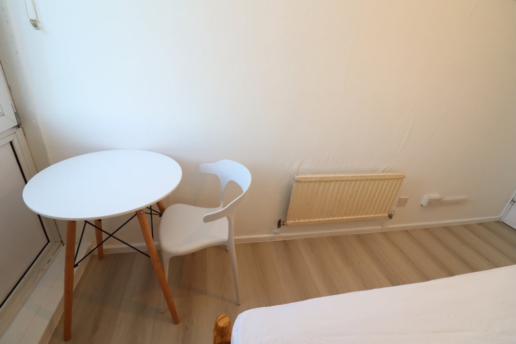 Room Globe Road in Greater London