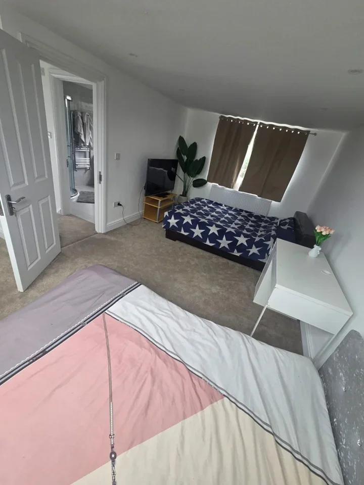 Room Ravensbourne Crescent in Greater London