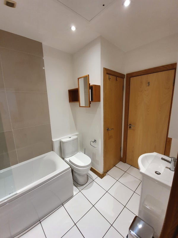 Room Banister Road in Greater London