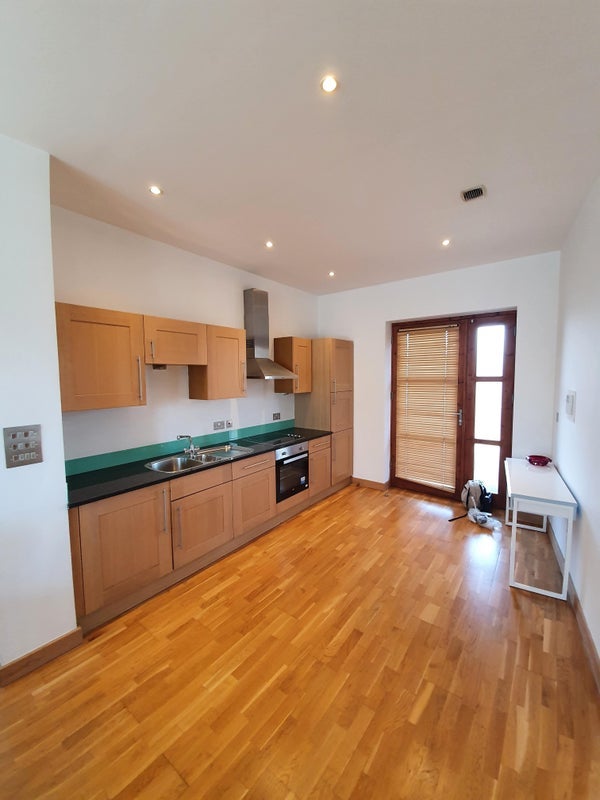 Room Banister Road in Greater London