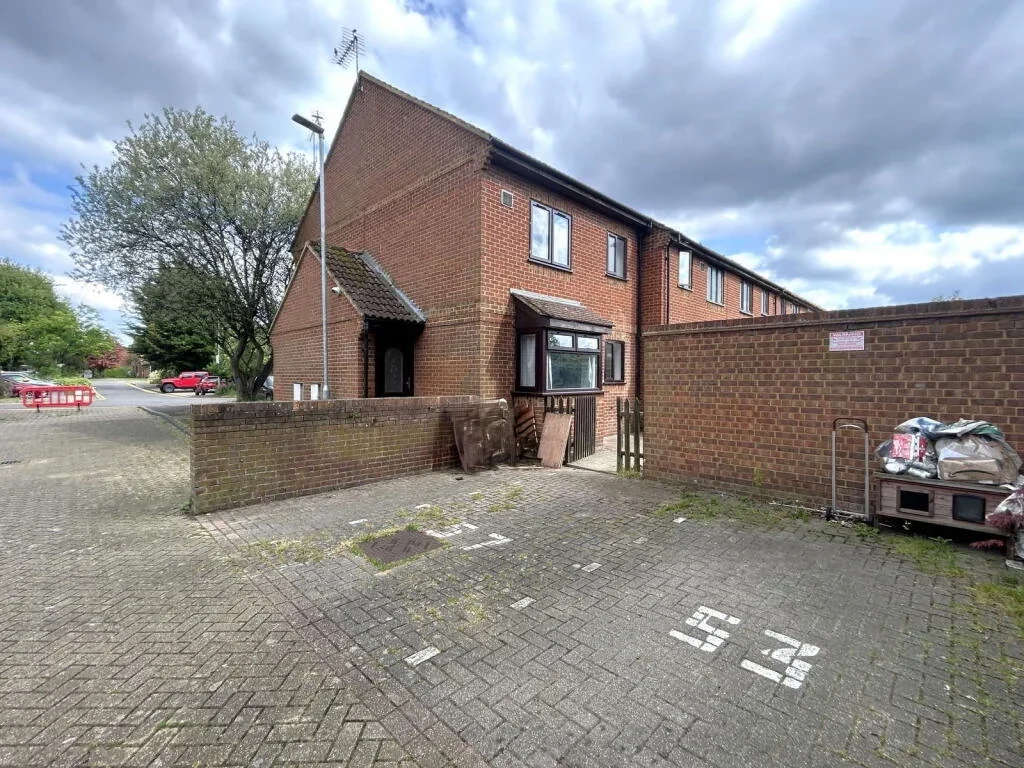 House Bolton's Lane in Greater London