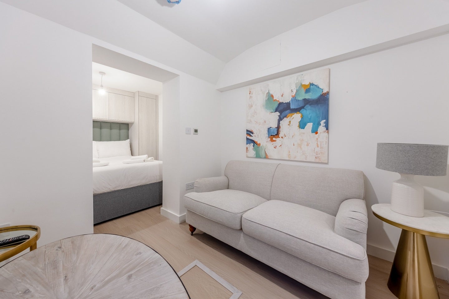 Flat Sheffield Terrace in Greater London