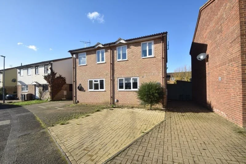 House Corbridge Drive in Luton