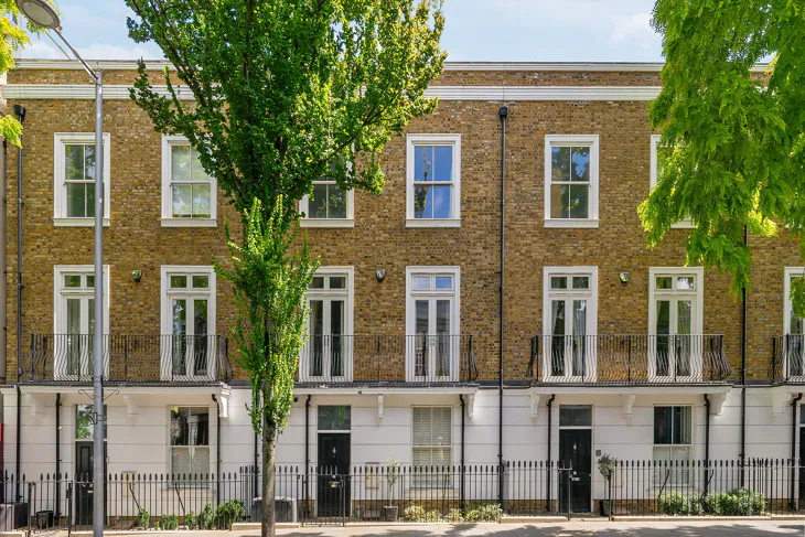 Flat Pembridge Road in Greater London