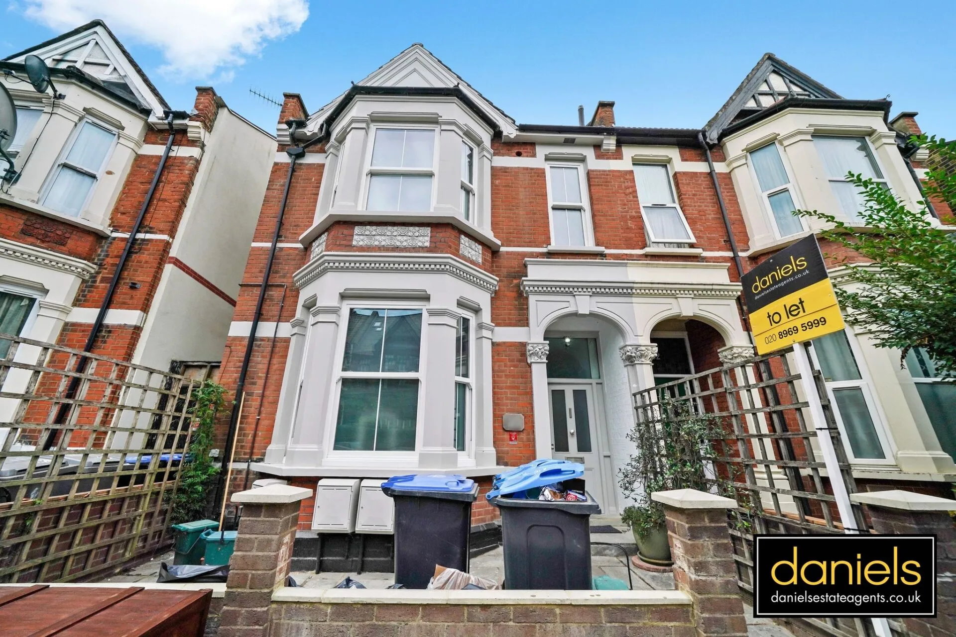Flat Harlesden Gardens in Greater London