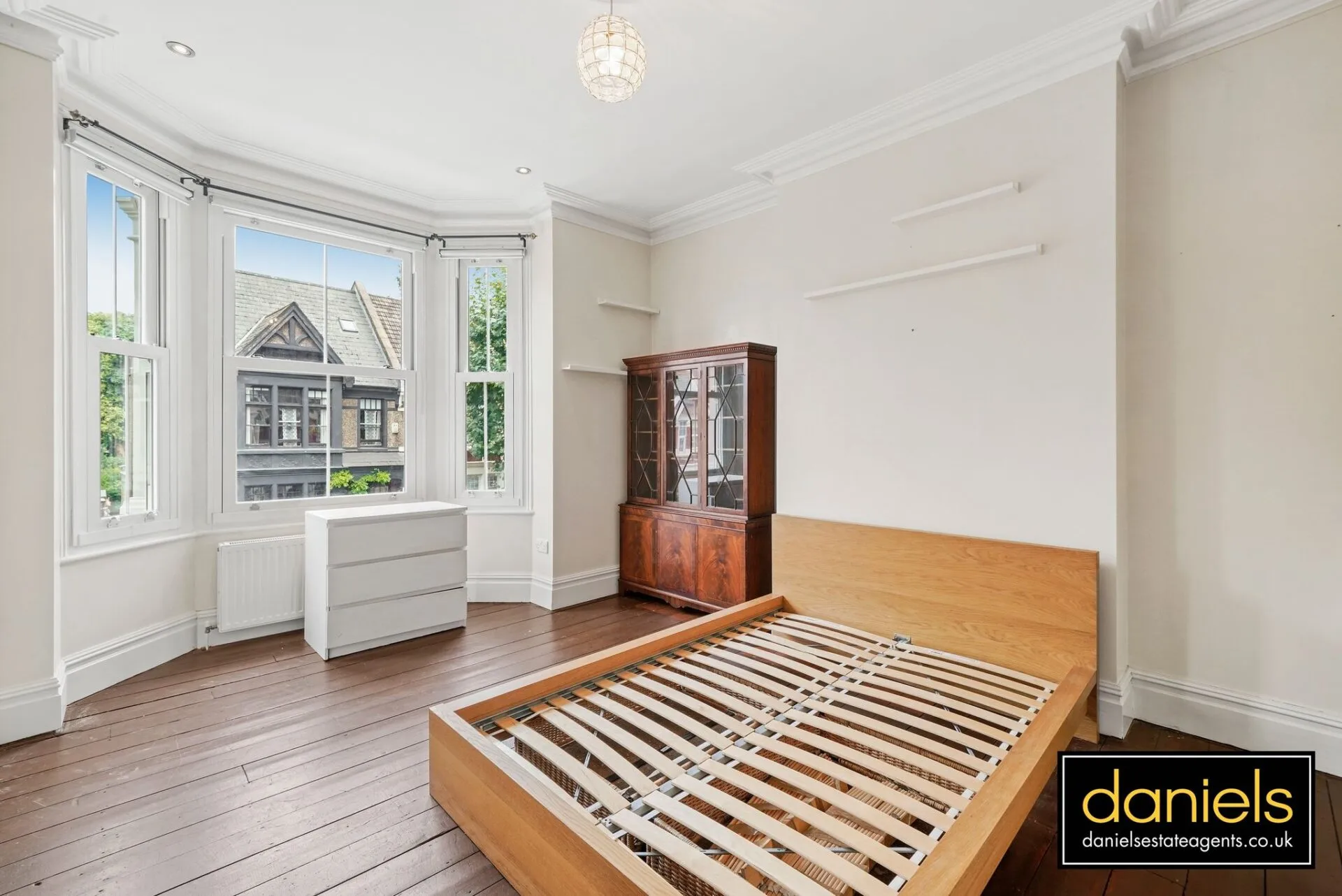 Flat Harlesden Gardens in Greater London