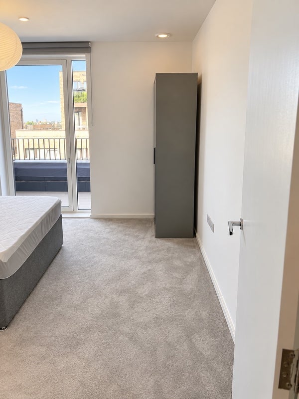 Room Headlam Road in Greater London