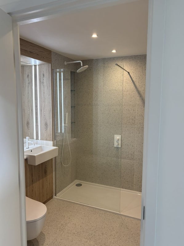 Flat Cendal Crescent in Greater London