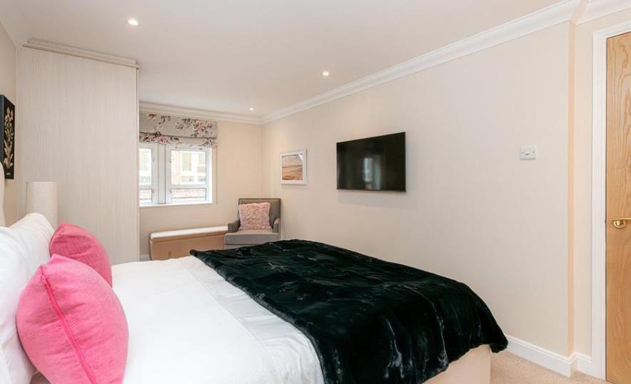 Flat Portman Square in City of Westminster