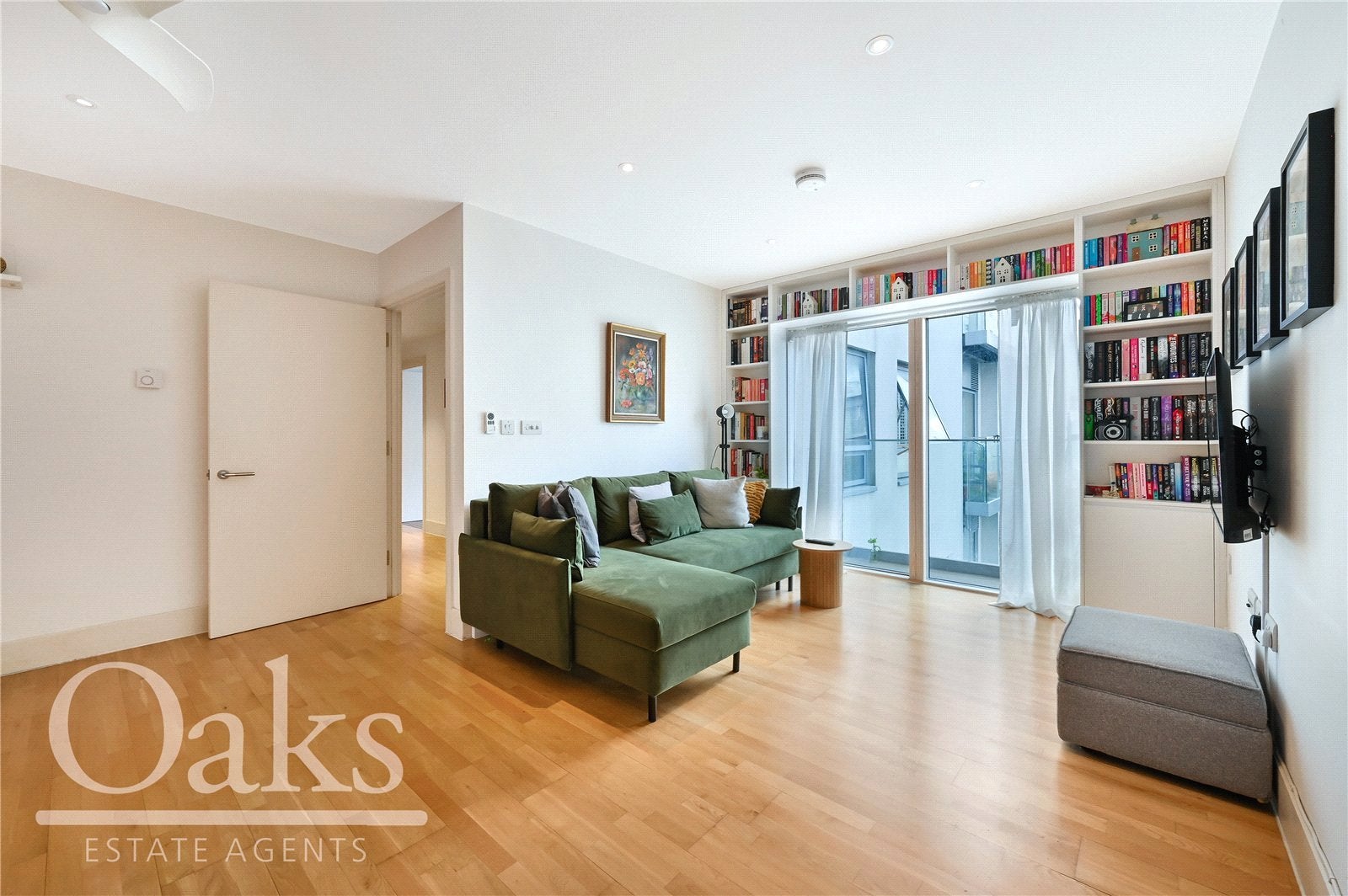 Flat Ellora Road in Greater London