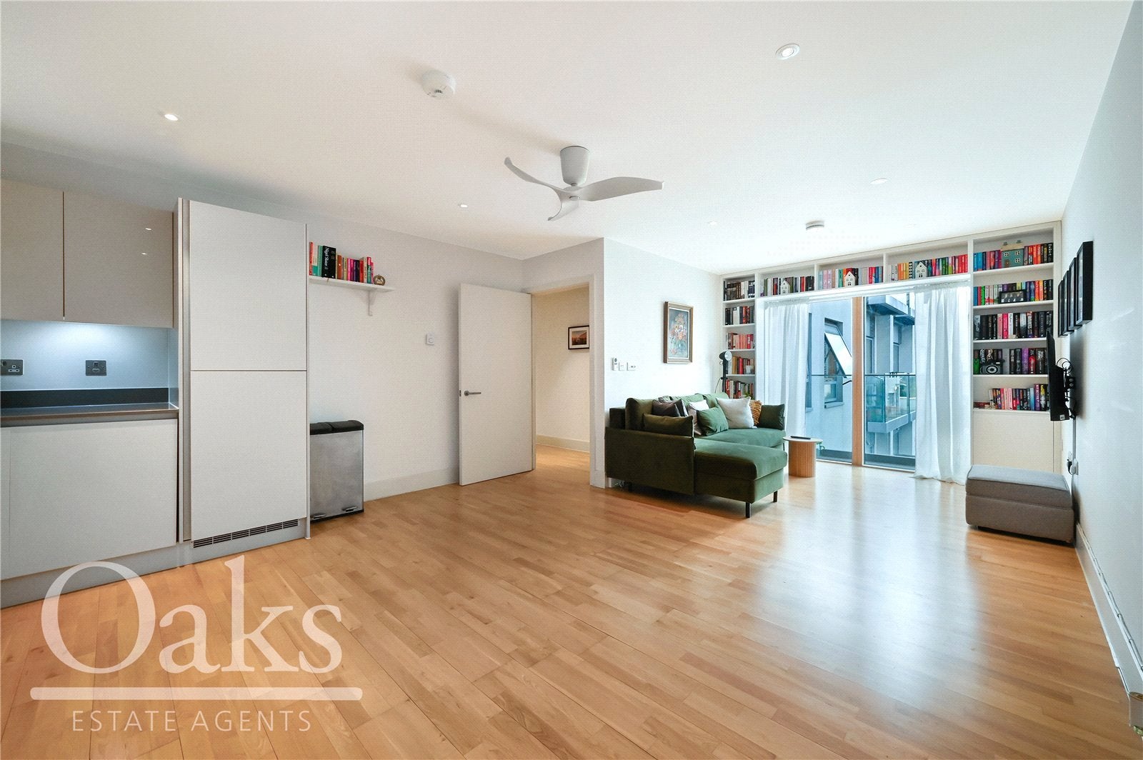 Flat Ellora Road in Greater London