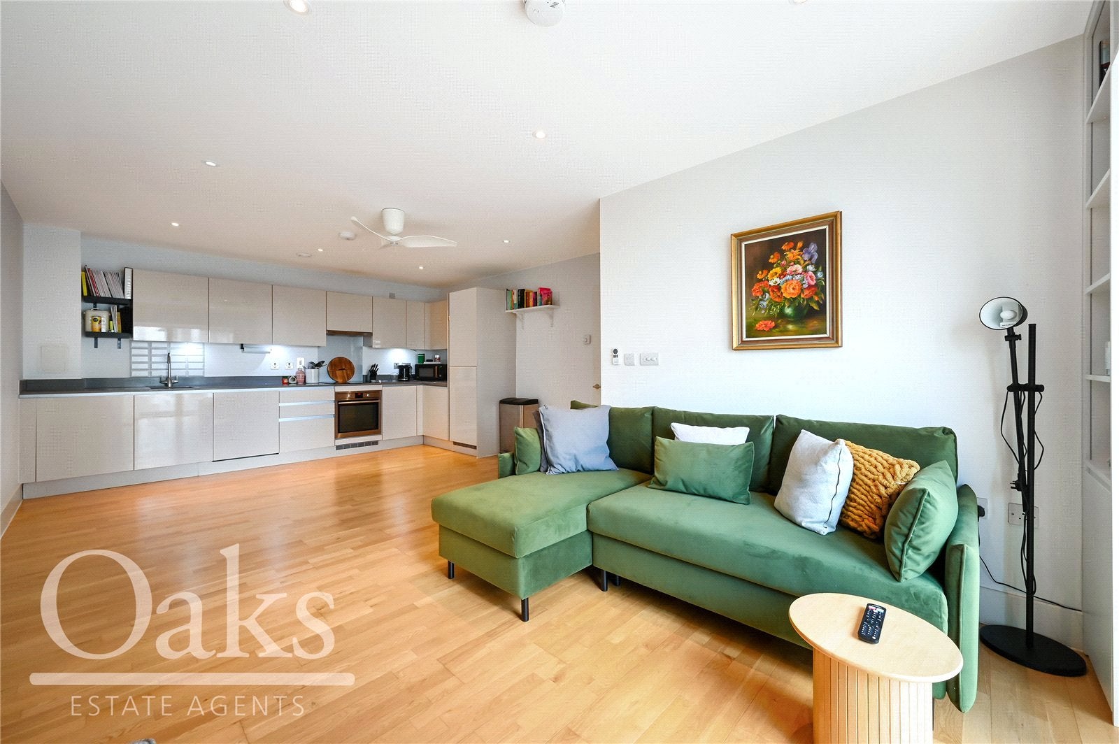 Flat Ellora Road in Greater London