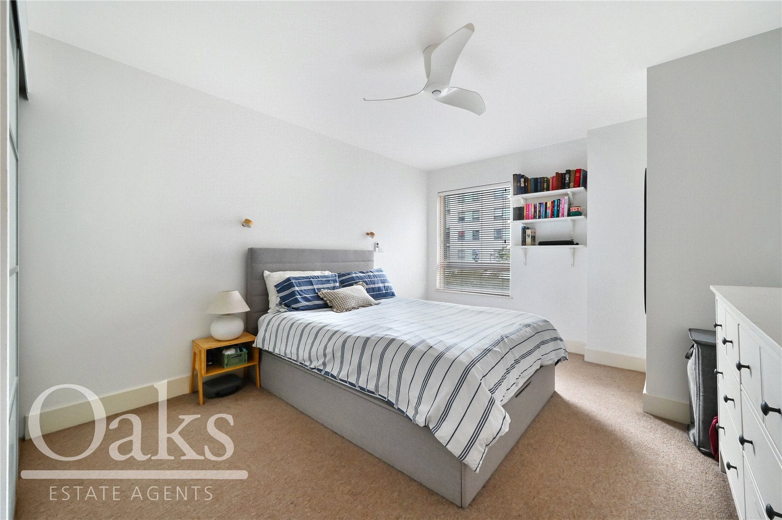 Flat Ellora Road in Greater London