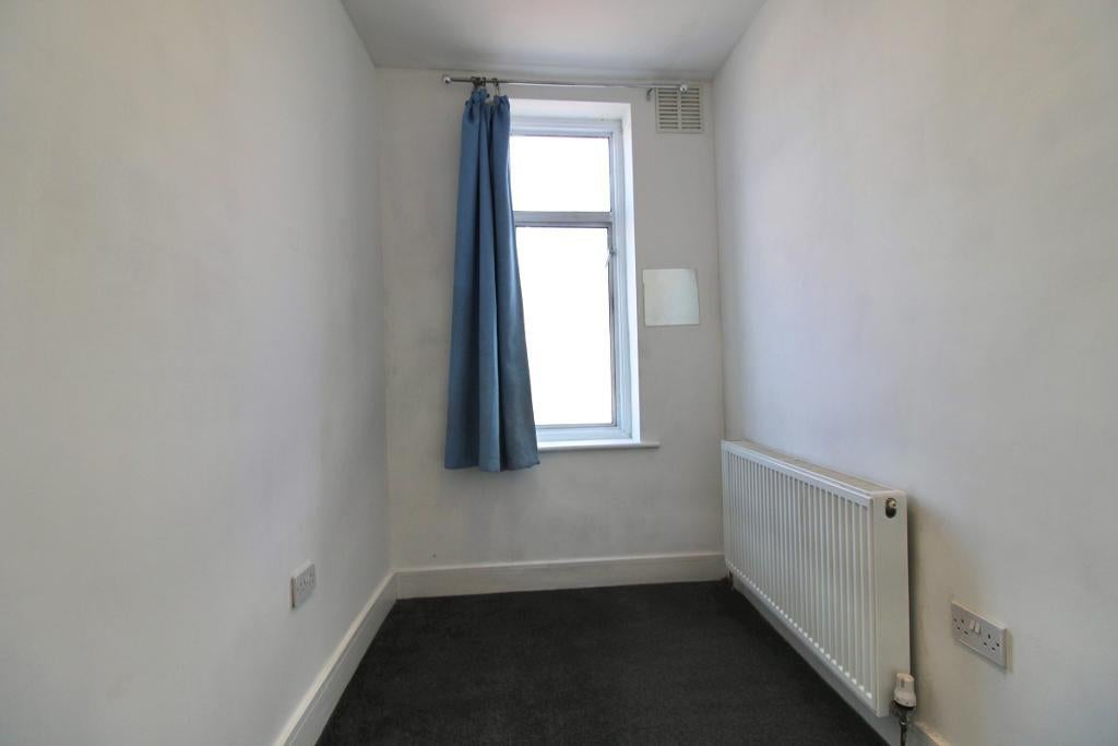 House Westbury Avenue in Greater London