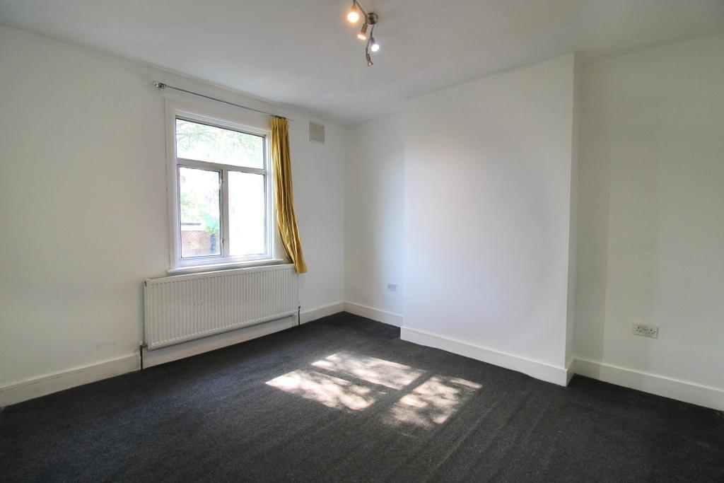 House Westbury Avenue in Greater London