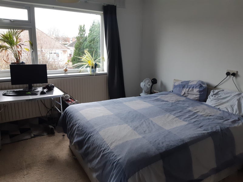 Room Memorial Road in Bristol