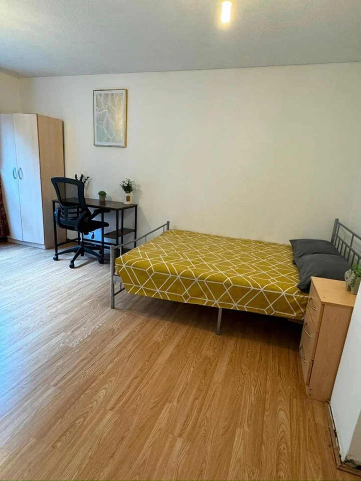 Room Saint Matthew's Row in Greater London