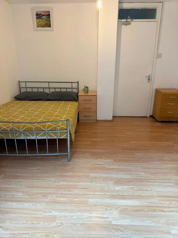 Room Saint Matthew's Row in Greater London