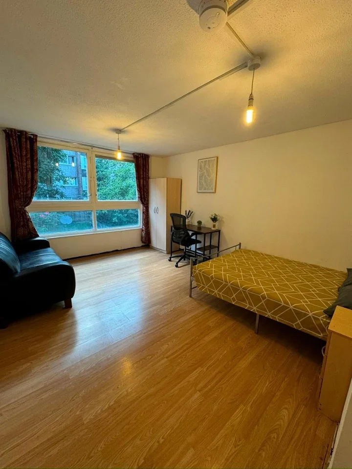 Room Saint Matthew's Row in Greater London