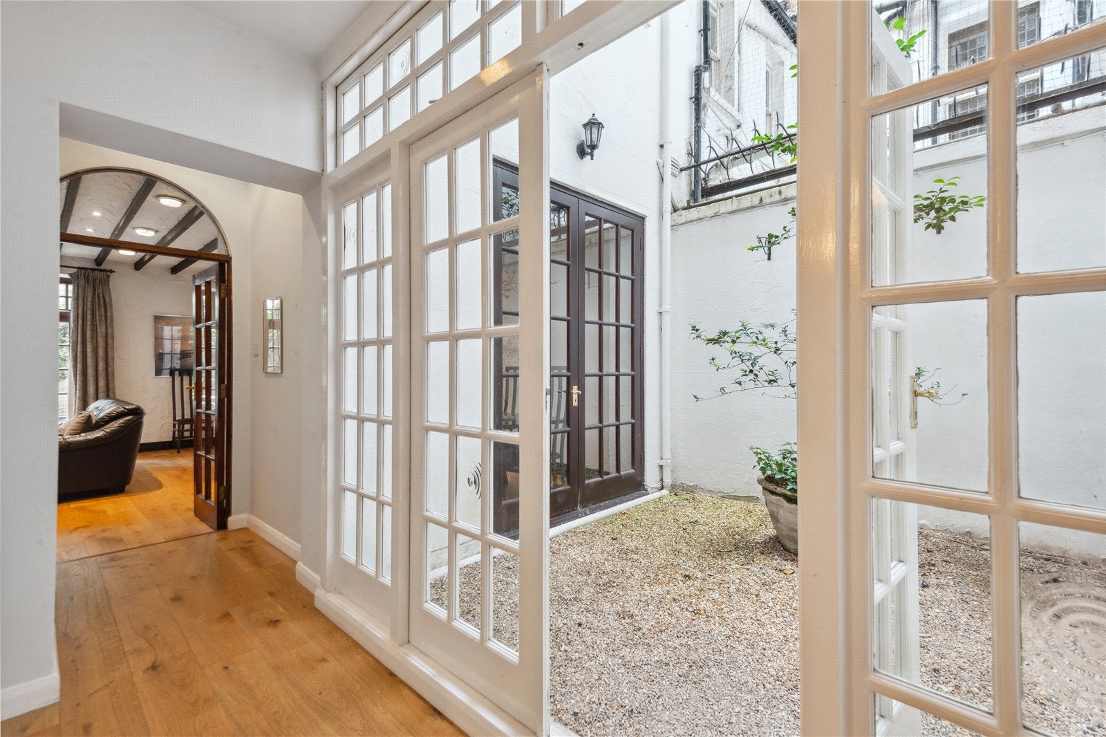 Flat Queen's Gate Gardens in Greater London