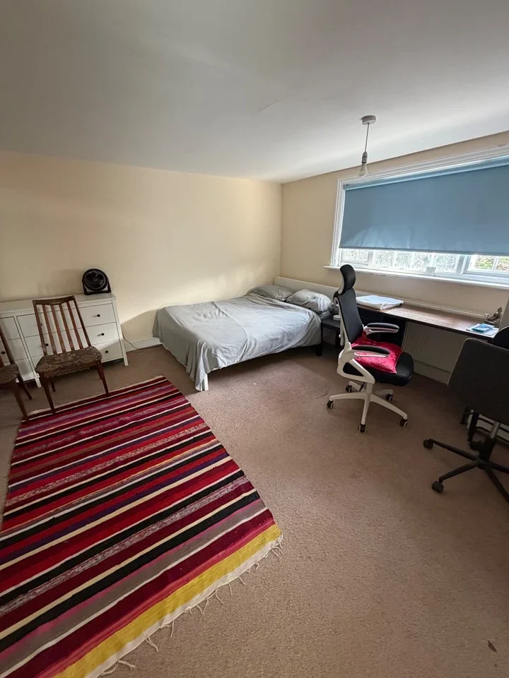 Room Wentworth Avenue in Greater London