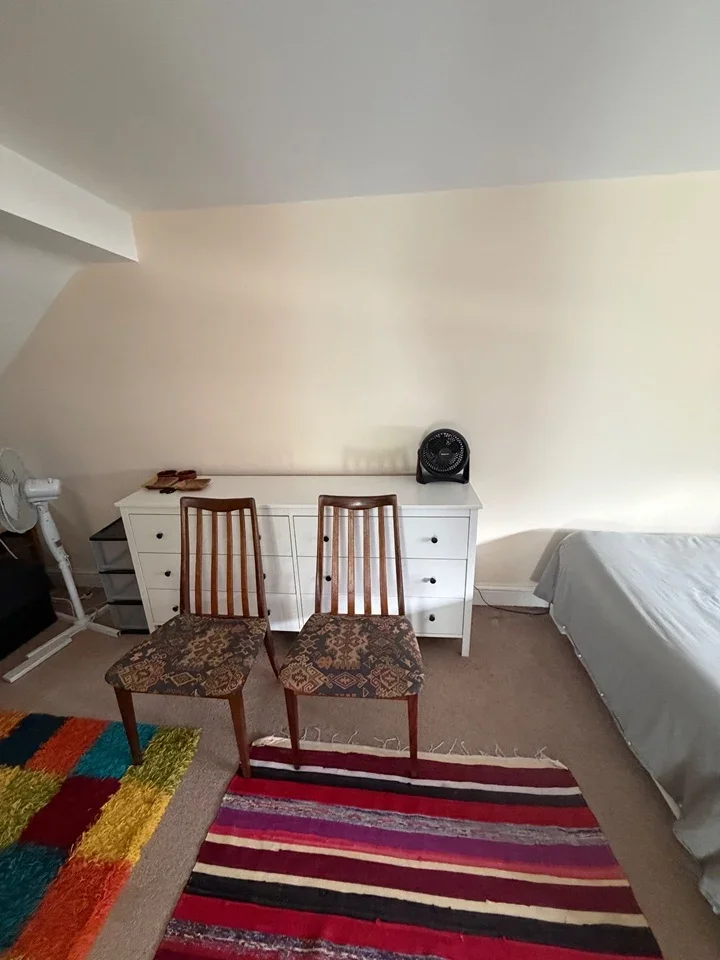 Room Wentworth Avenue in Greater London