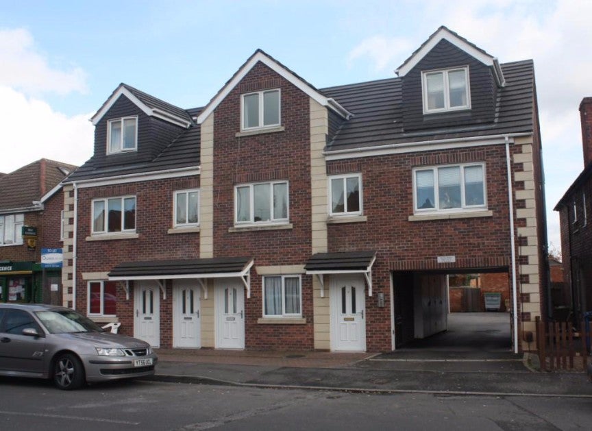 Flat Wood Road in Derby
