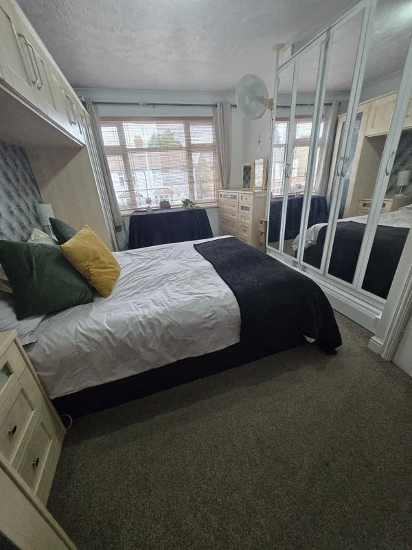 Room Waller Avenue in Luton