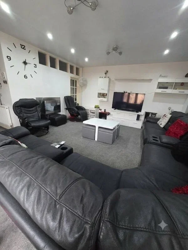 Room Waller Avenue in Luton