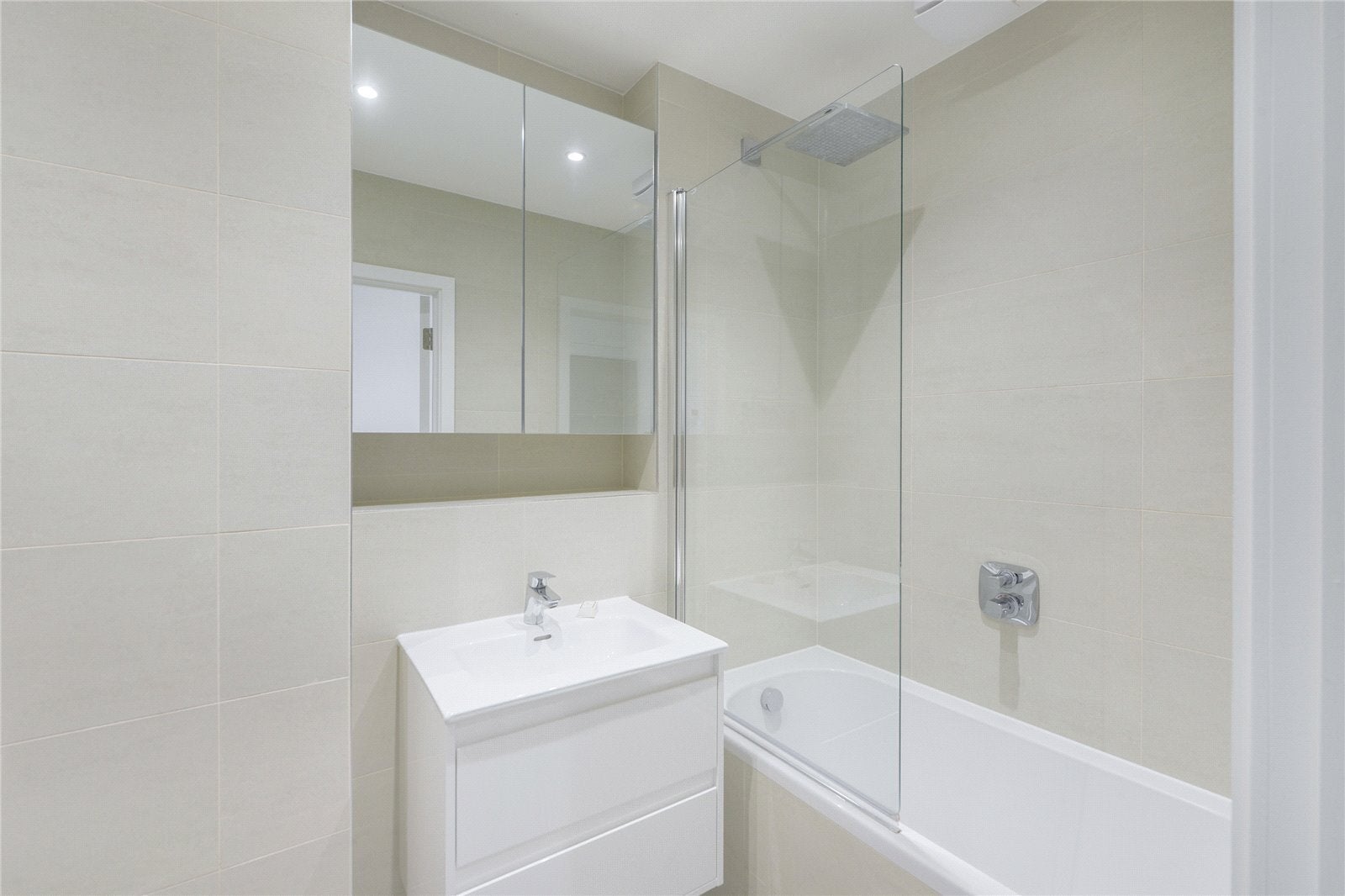 Flat Grange Walk in Greater London