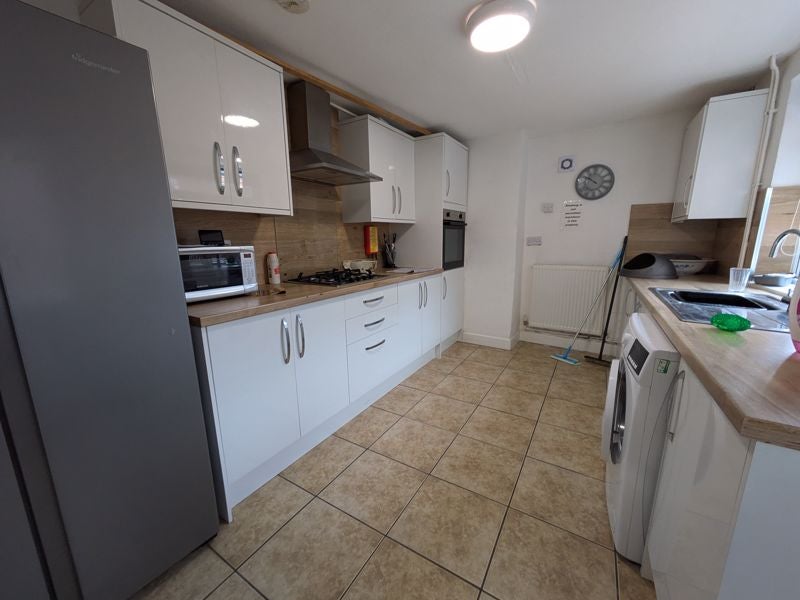 Room Wood Street in Erewash
