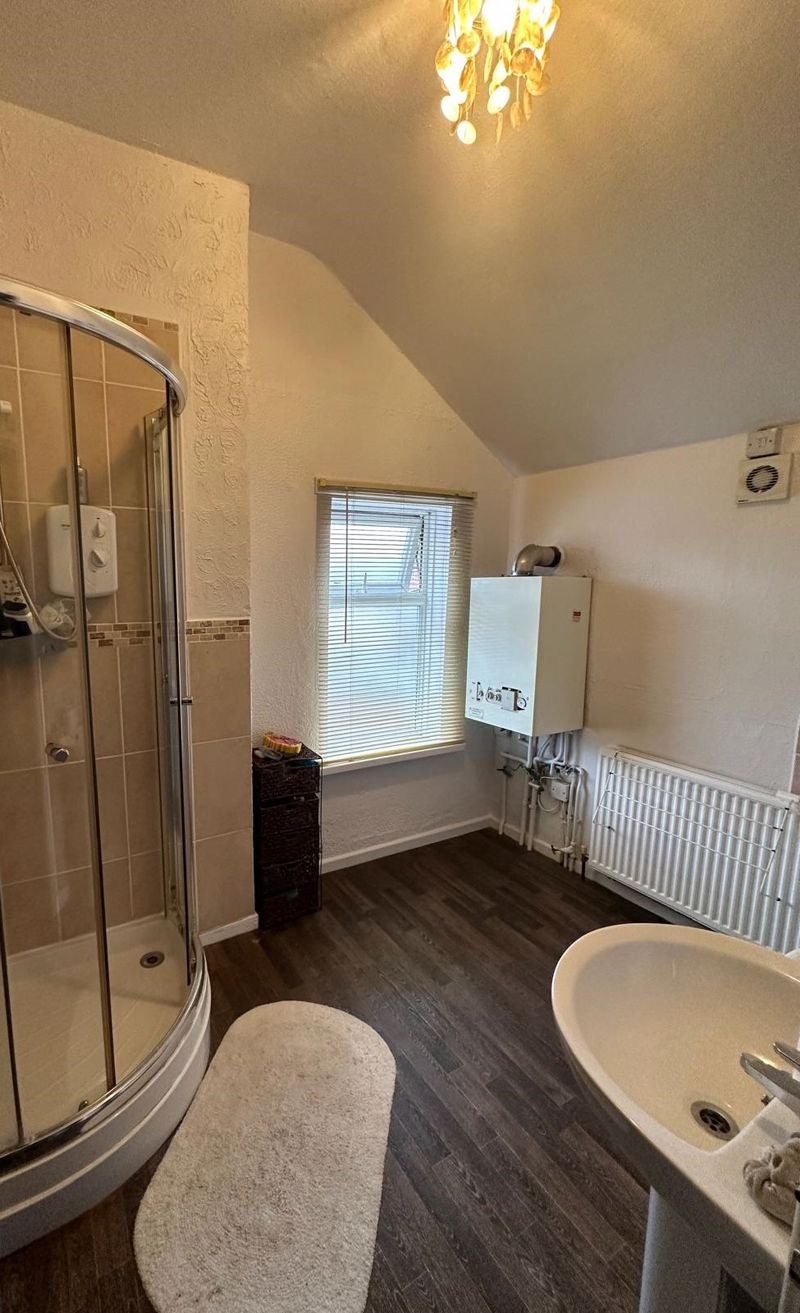 Room Wood Street in Erewash