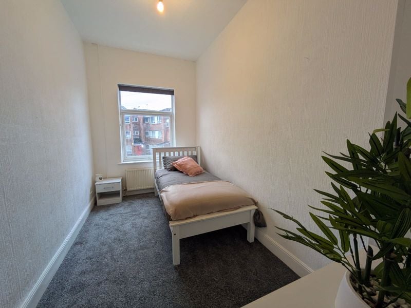 Room Wood Street in Erewash