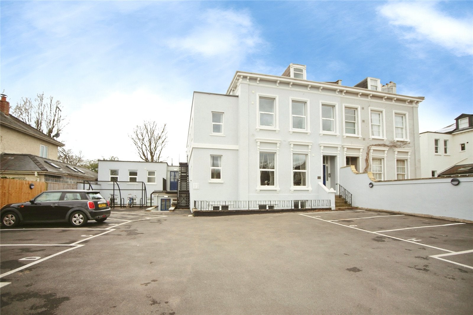 Flat Hales Road in Cheltenham