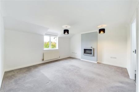 Flat Benham Drive in Spencers Wood