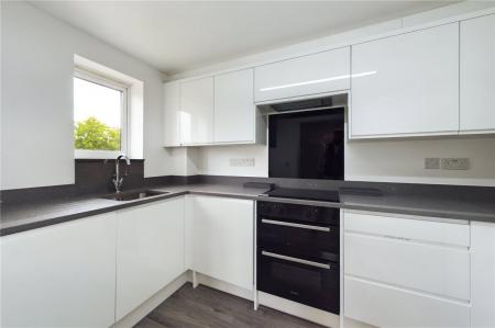 Flat Benham Drive in Spencers Wood