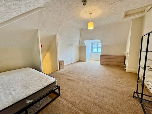 Room Wells Road in Bristol