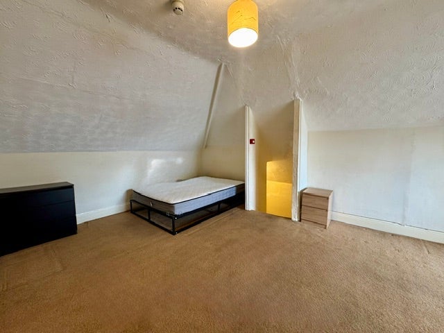 Room Wells Road in Bristol