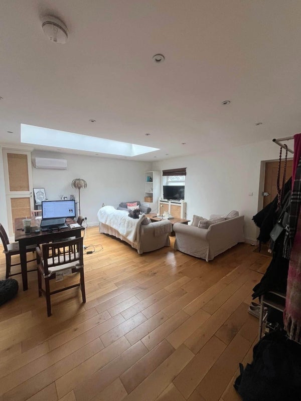 Room Munster Road in Greater London