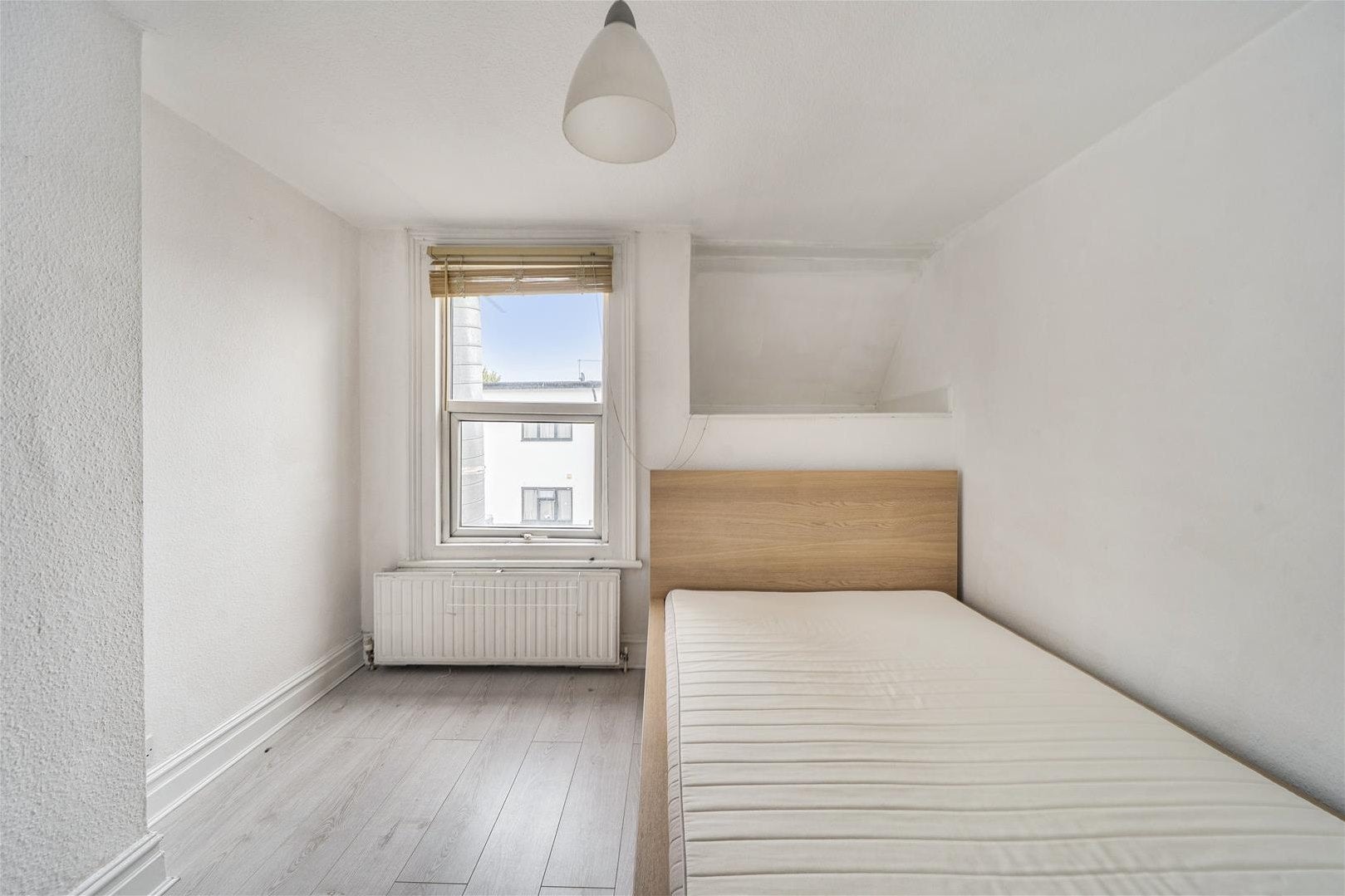 Flat Fortune Green Road in Greater London