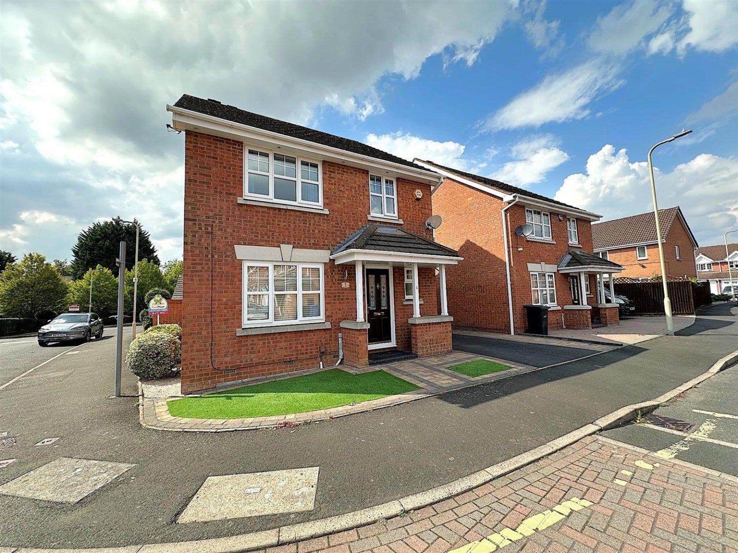 House Batchelor Close in Dudley