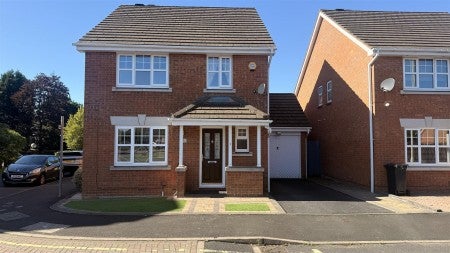 House Batchelor Close in Dudley