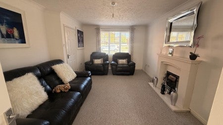 House Batchelor Close in Dudley