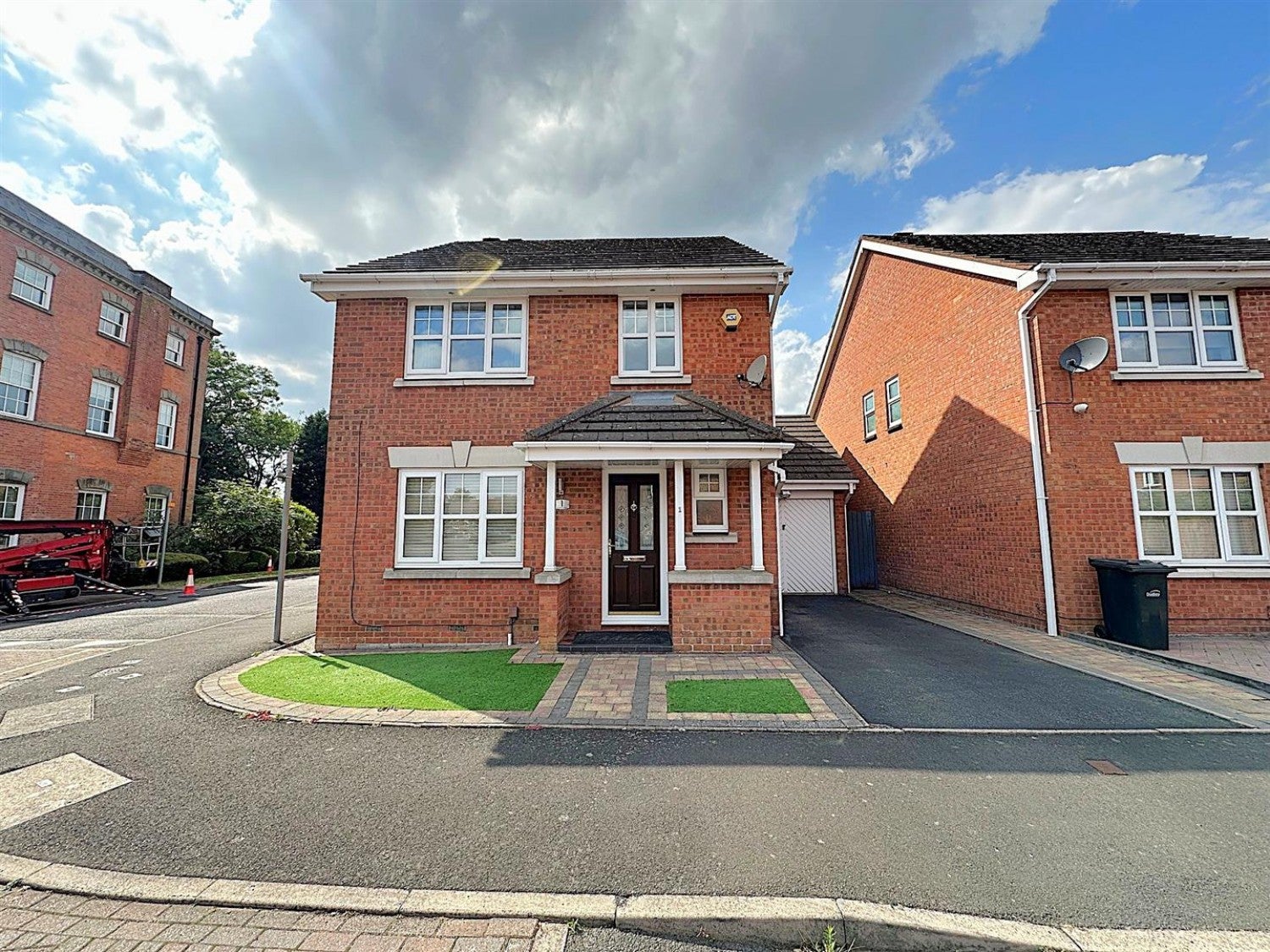 House Batchelor Close in Dudley
